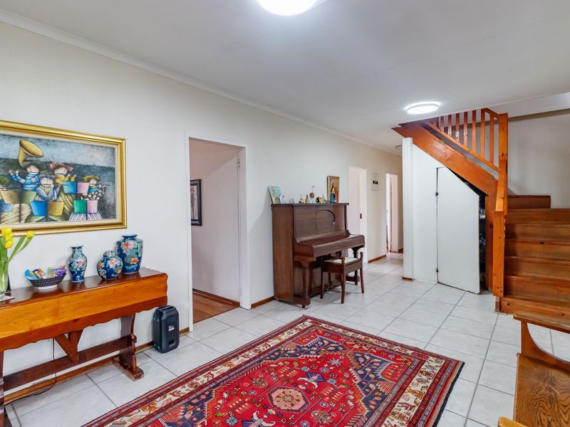 Rare 10,000m2 Austin View Property with Two Homes, Income-Generating Flatlet & Endless Potential - Photo 10