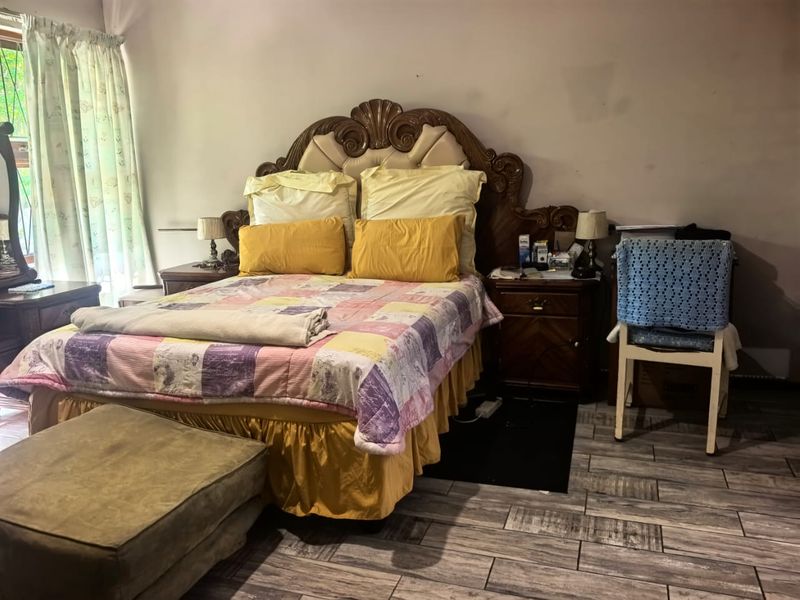 3 Bedroom family house, 2 bathrooms, multiple secure parking with pool and granny flat - Photo 9
