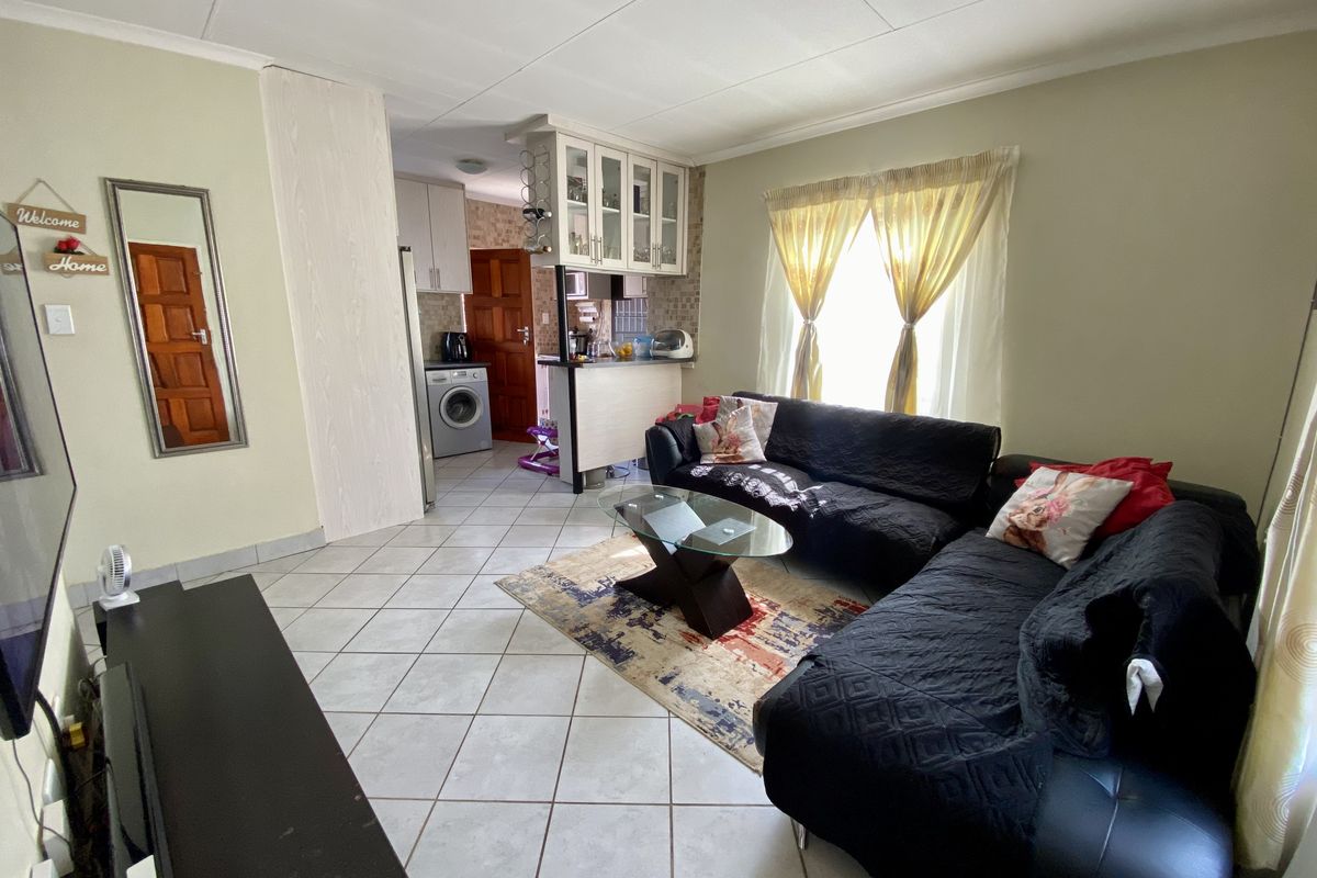 Charming House in Kirkney, Pretoria West - Photo 3
