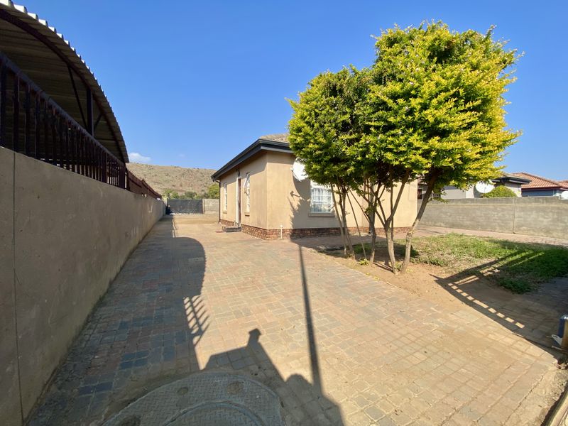Charming House in Kirkney, Pretoria West - Photo 2