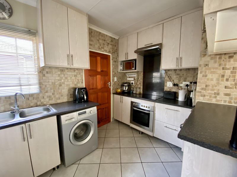 Charming House in Kirkney, Pretoria West - Photo 6