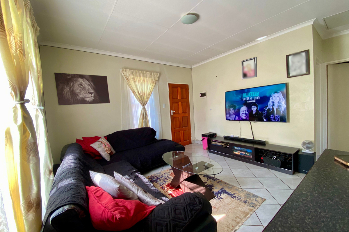 Charming House in Kirkney, Pretoria West - Photo 5