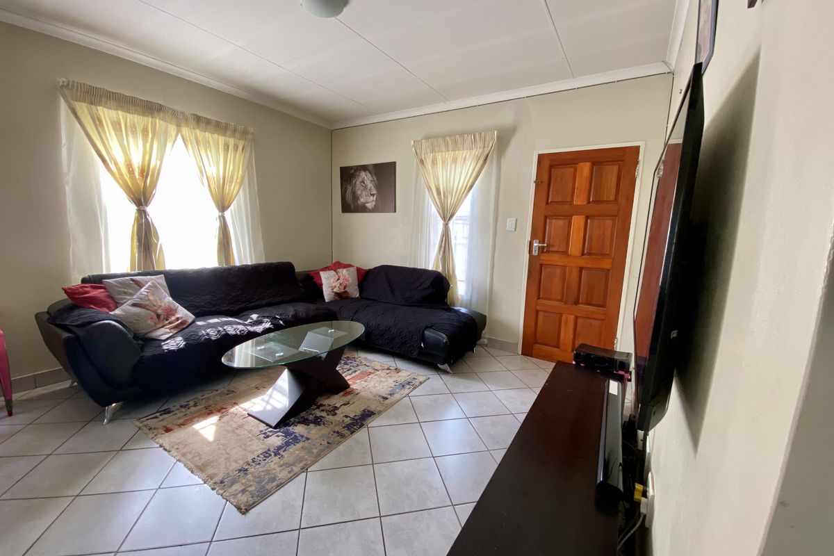 Charming House in Kirkney, Pretoria West - Photo 4