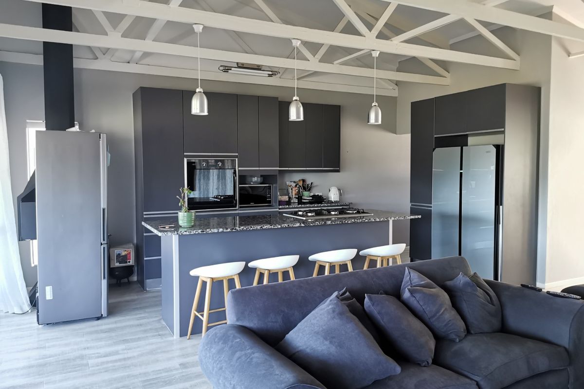 Spacious home and stunning views in Beacon Bay - Photo 4