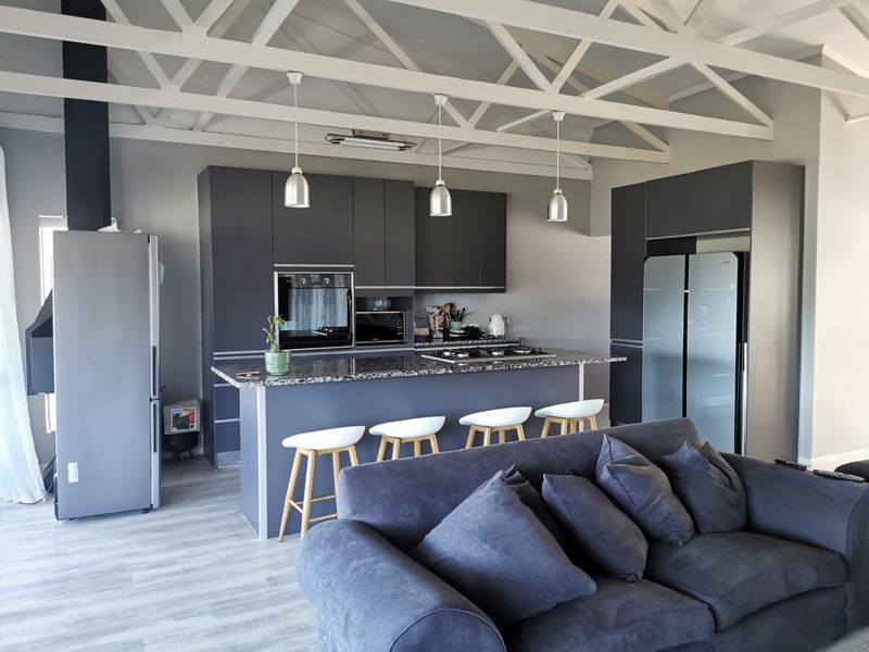 Spacious home and stunning views in Beacon Bay - Photo 4