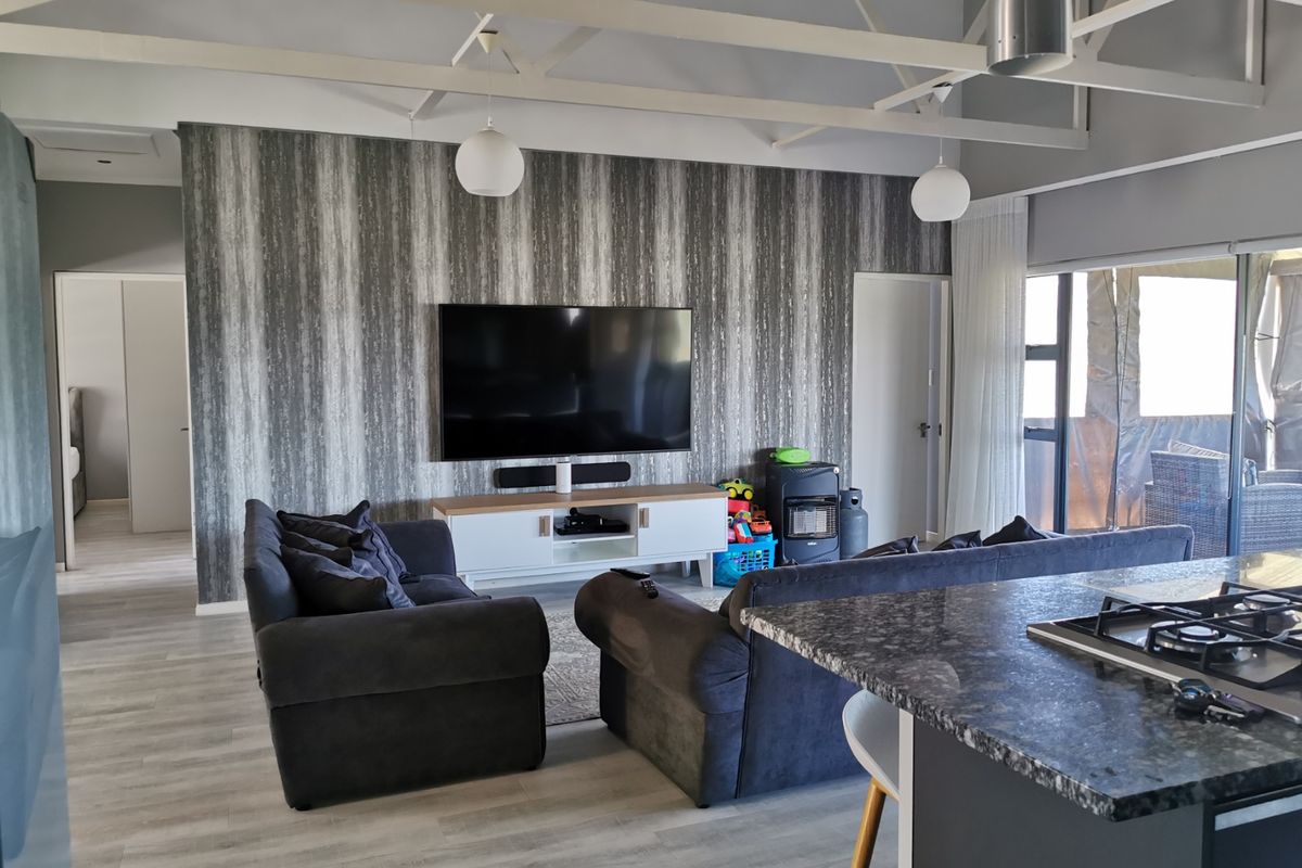 Spacious home and stunning views in Beacon Bay - Photo 3