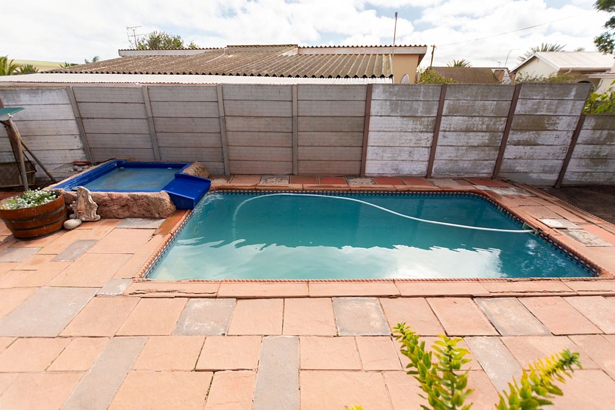 Spacious Family Home With Separate 2-Bedroom Flat, Pool & Entertainment Areas - Photo 4