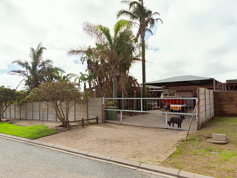 Spacious Family Home With Separate 2-Bedroom Flat, Pool & Entertainment Areas - Photo 7