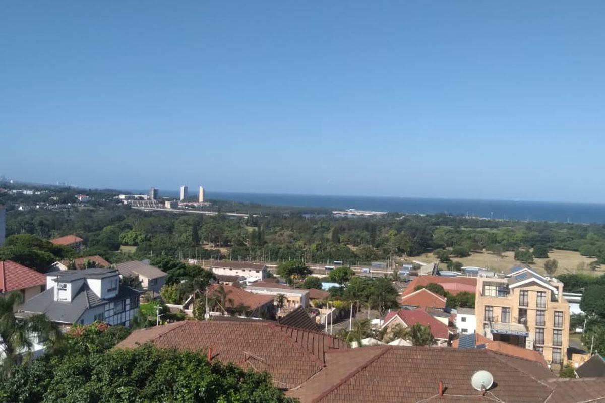 2 Bedroom with with undercover parking with views from Umhlanga to the Harbour - Photo 3