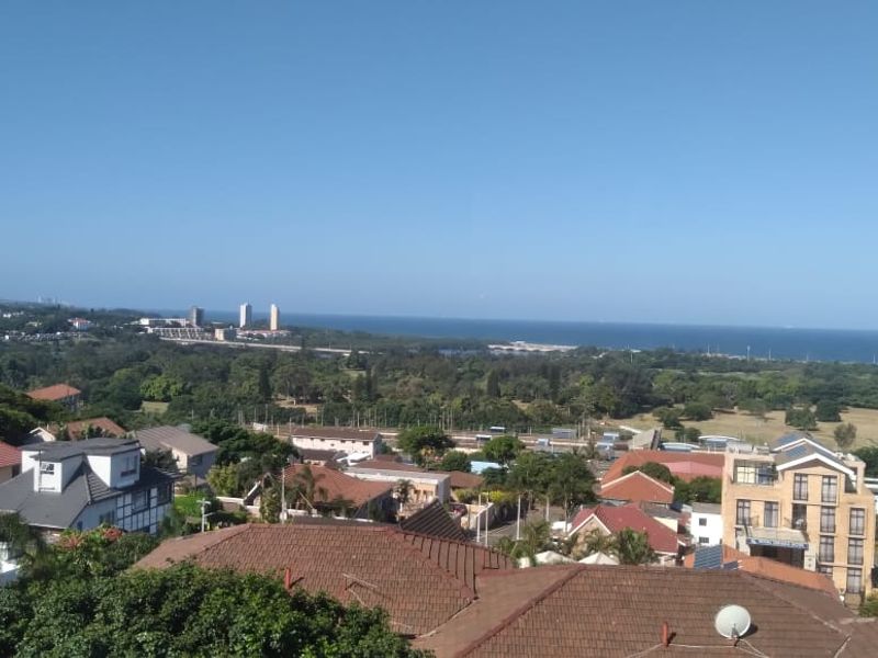 2 Bedroom with with undercover parking with views from Umhlanga to the Harbour - Photo 3