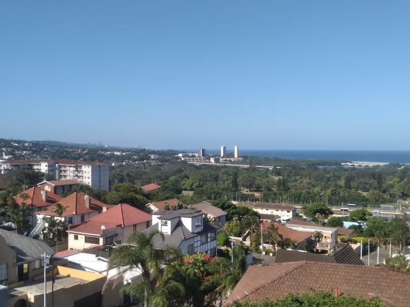 2 Bedroom with with undercover parking with views from Umhlanga to the Harbour - Photo 2