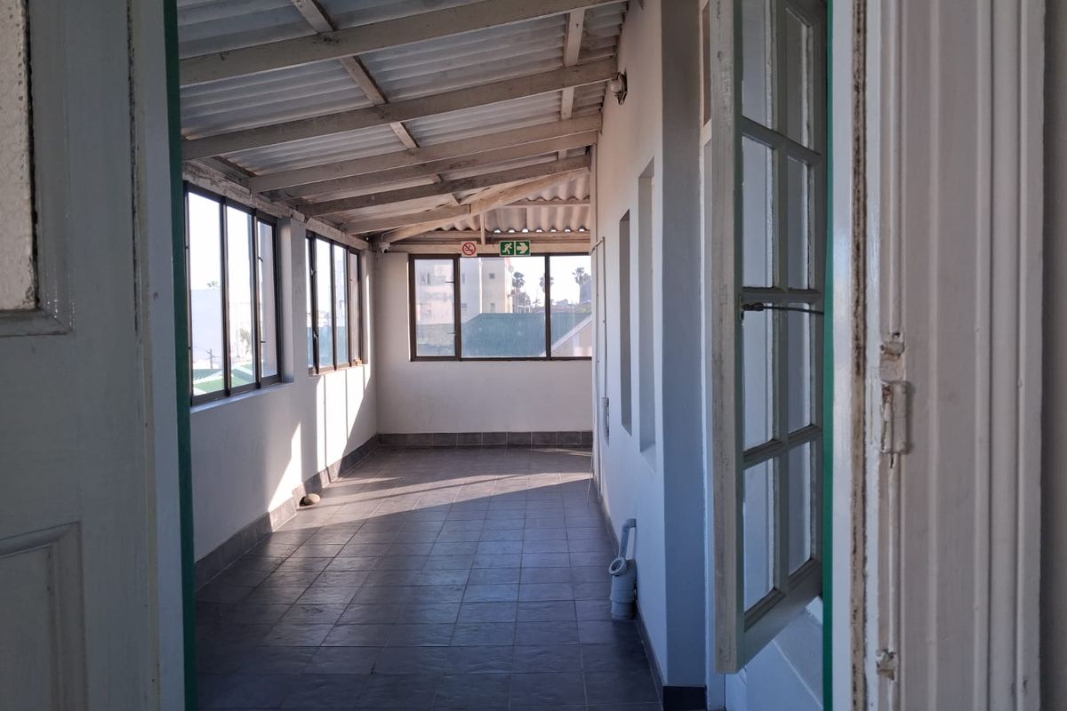 Spacious and neat Bachelor Flat to Rent – Quigney (Shared balcony) - Photo 5