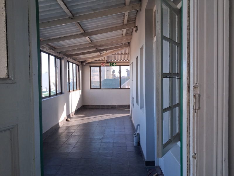 Spacious and neat Bachelor Flat to Rent – Quigney (Shared balcony) - Photo 5
