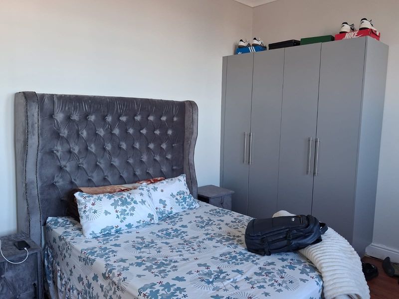 Spacious and neat Bachelor Flat to Rent – Quigney (Shared balcony) - Photo 2