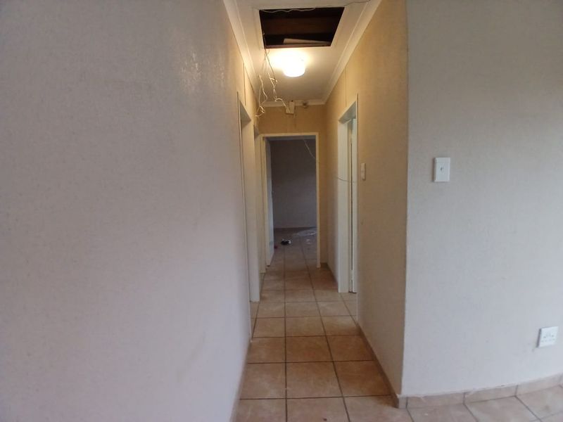 Charming 3-Bedroom Townhouse with Beautiful Garden - Photo 6