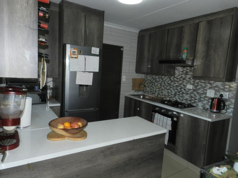 Family Home on Expansive Stand – Space, Comfort & Lifestyle - Photo 8