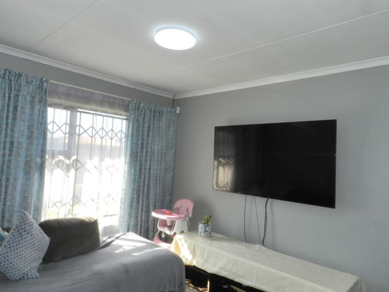 Family Home on Expansive Stand – Space, Comfort & Lifestyle - Photo 6