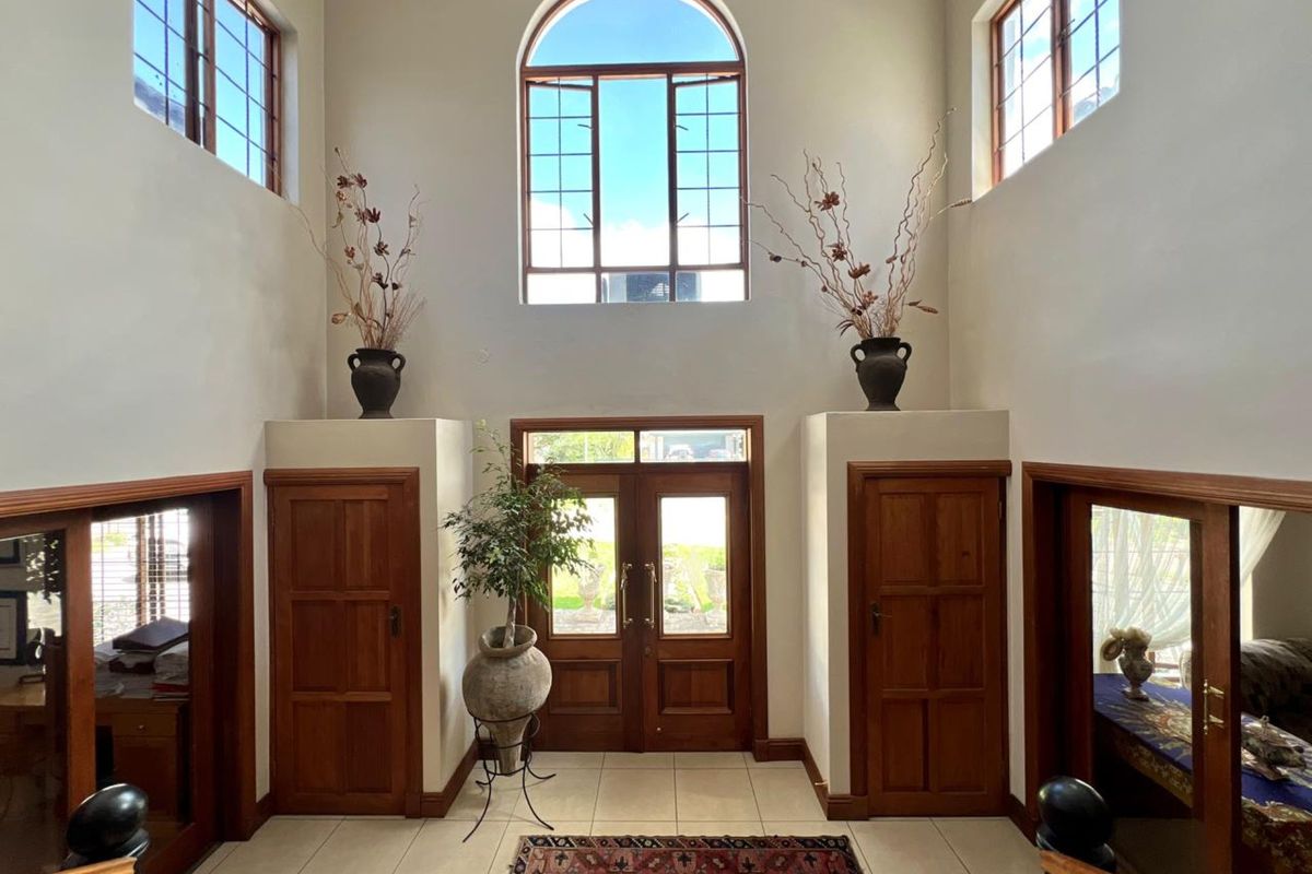 Luxurious Double-Storey Family Home in The Wilds Security Estate - Photo 4