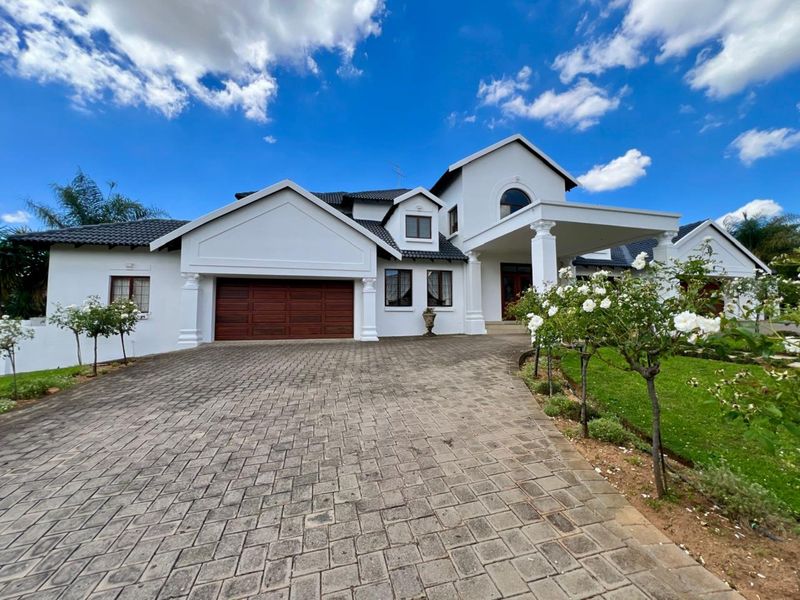 Luxurious Double-Storey Family Home in The Wilds Security Estate - Photo 2