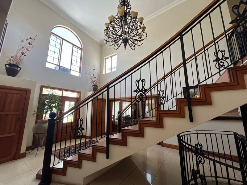 Luxurious Double-Storey Family Home in The Wilds Security Estate - Photo 6