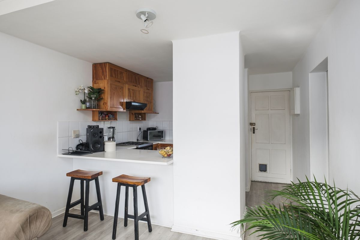 2 Bedroom Sunny Flat in Secure Complex - Photo 2