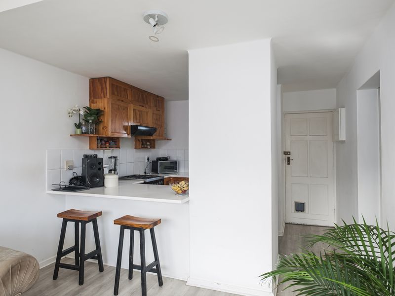 2 Bedroom Sunny Flat in Secure Complex - Photo 2