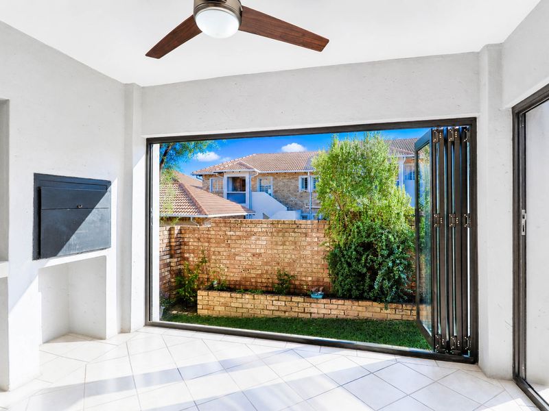 Beautiful Ground Floor Unit with Private Garden! - Photo 10