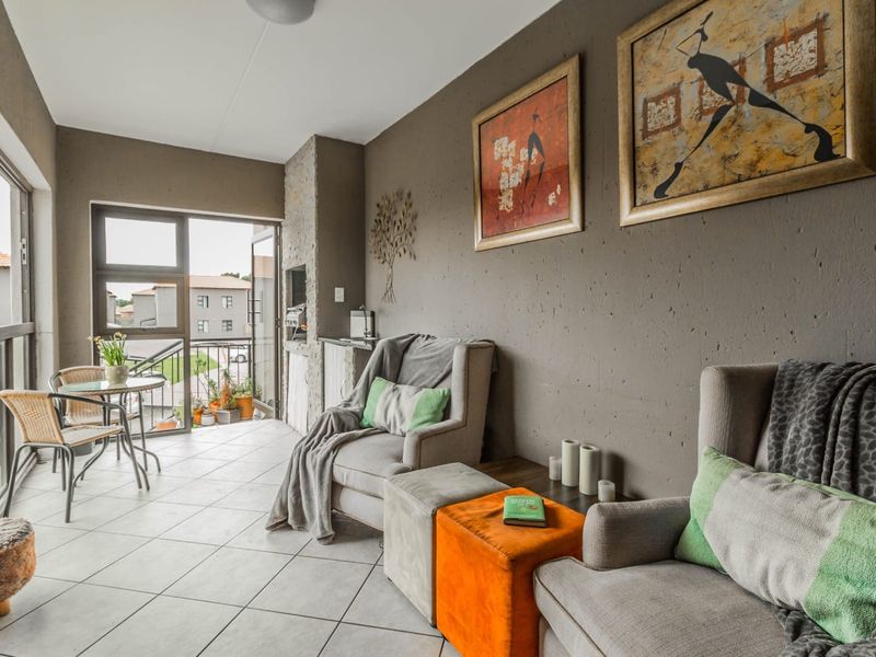 Well maintained 2 bedroom unit - Photo 2