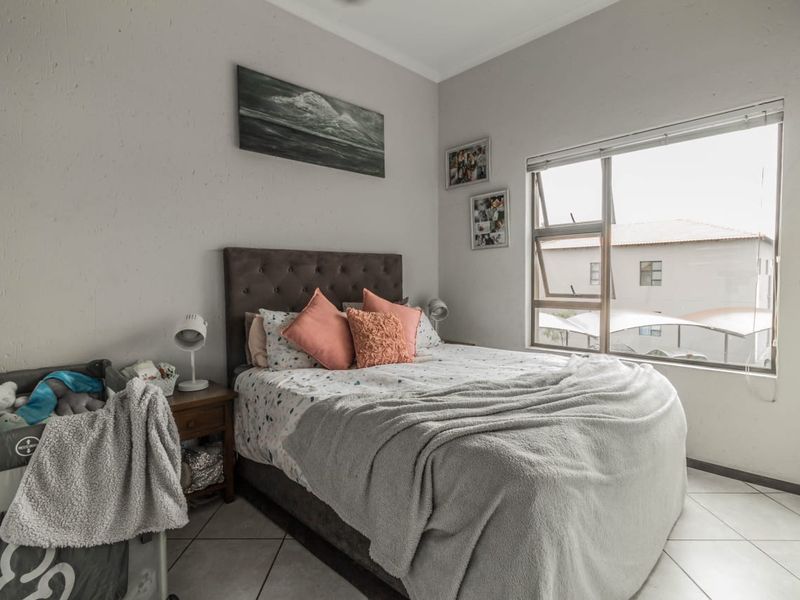 Well maintained 2 bedroom unit - Photo 5