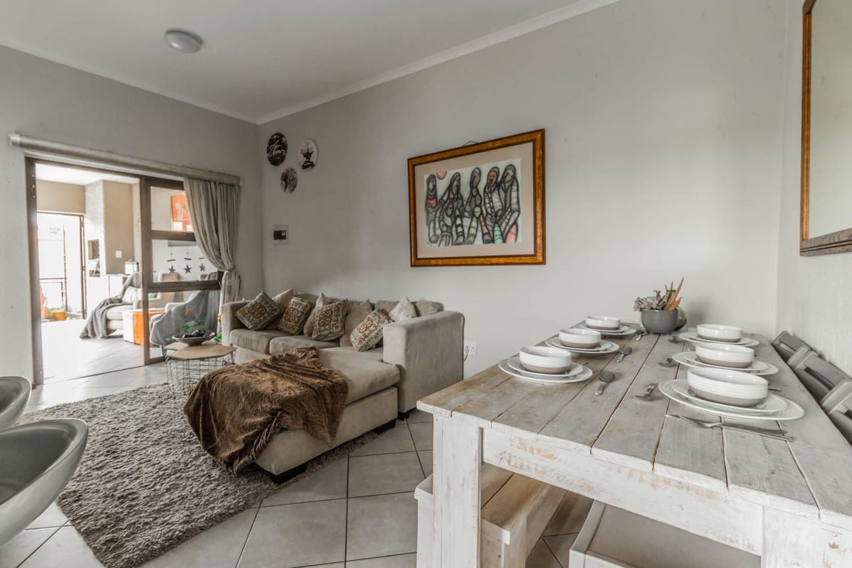 Well maintained 2 bedroom unit - Photo 3
