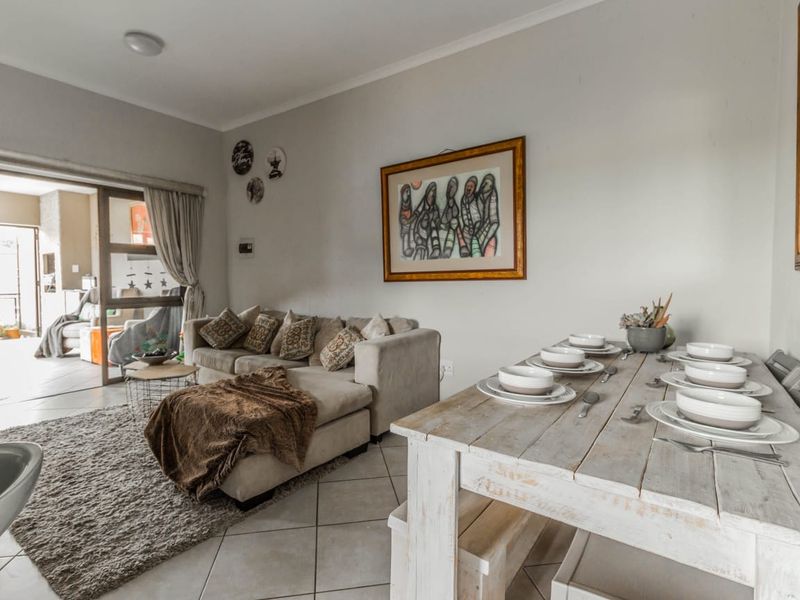Well maintained 2 bedroom unit - Photo 3