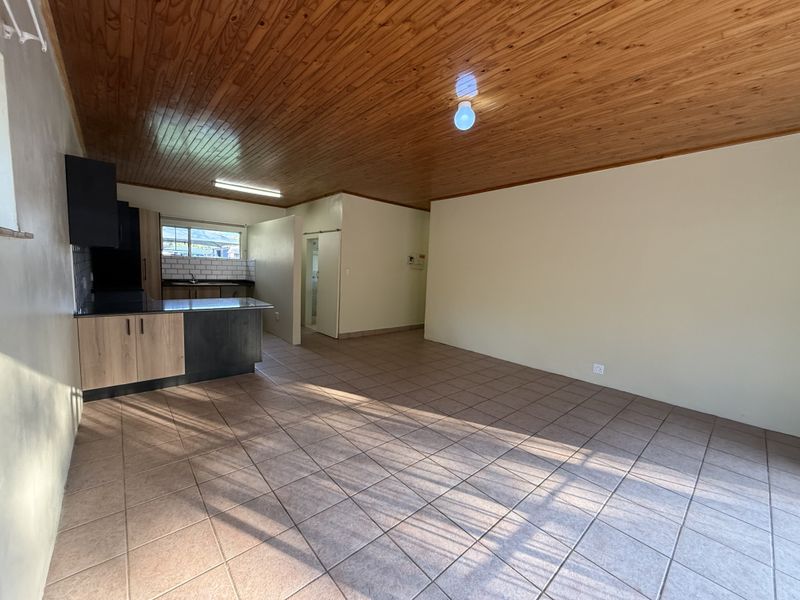 Modern 1-Bedroom Garden Flat to Rent in Roodeplaat - Photo 5