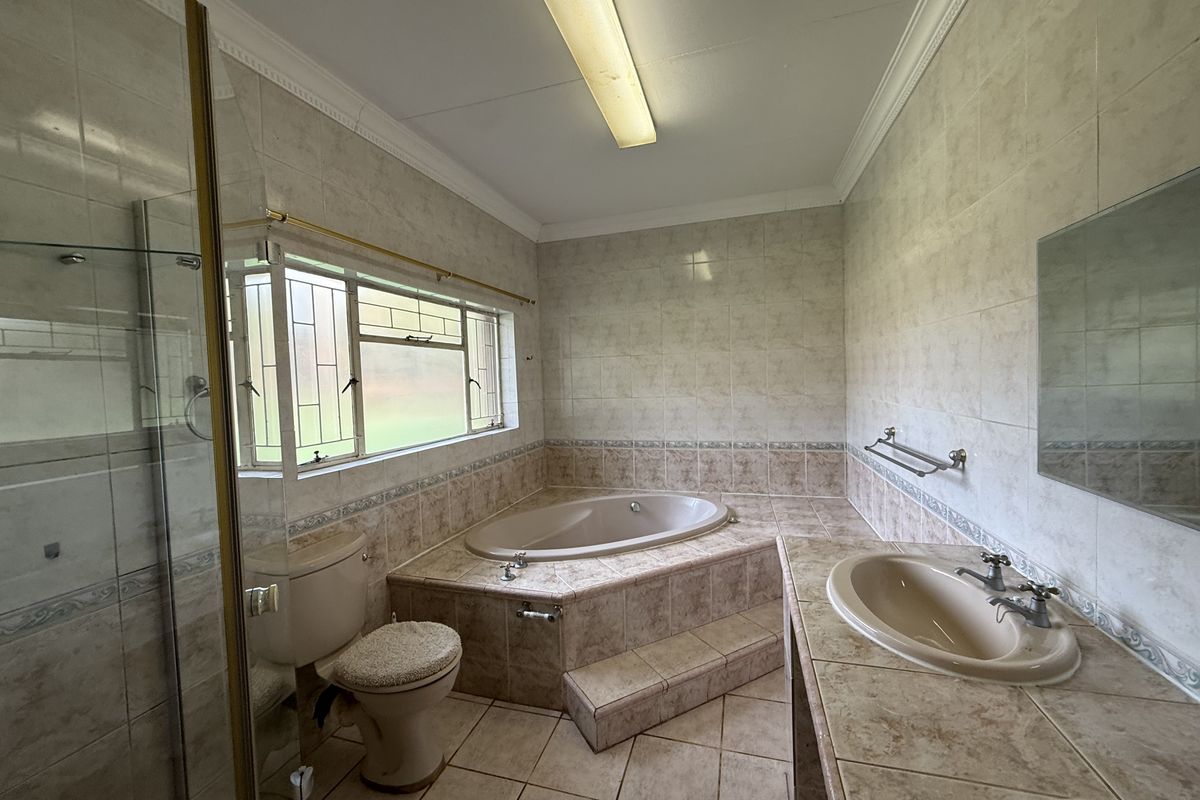 Modern 1-Bedroom Garden Flat to Rent in Roodeplaat - Photo 4