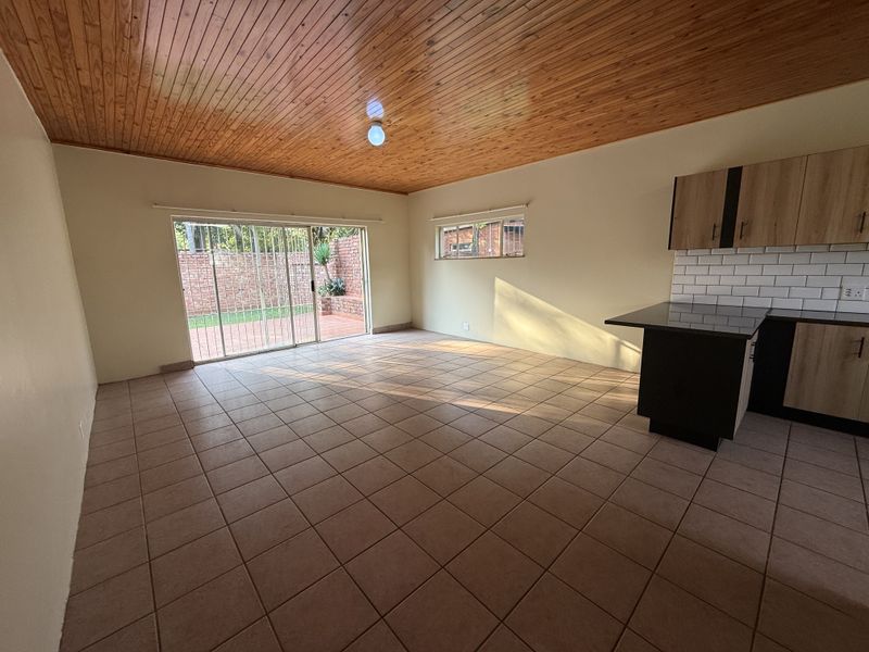 Modern 1-Bedroom Garden Flat to Rent in Roodeplaat - Photo 6