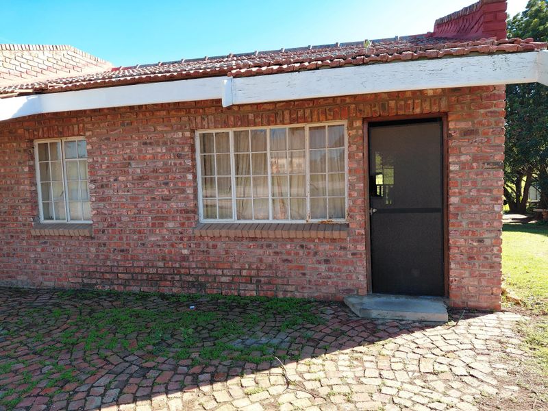 For Sale in Manor Heights, Despatch - Photo 2