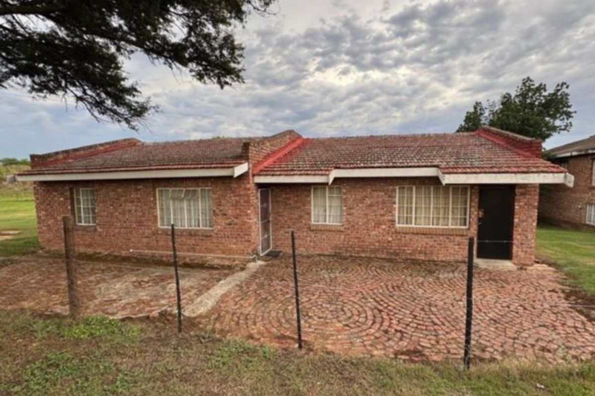 For Sale in Manor Heights, Despatch - Photo 5