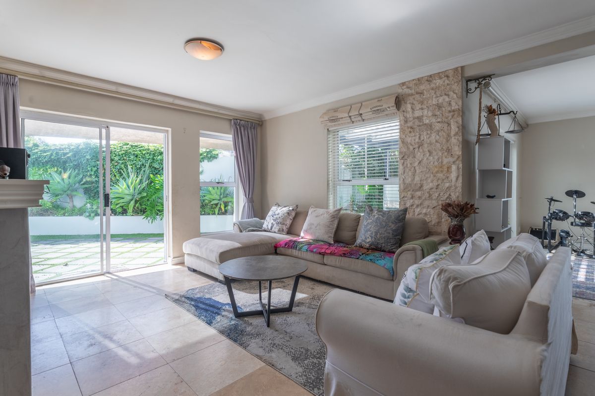 Sole mandate 5beds 3baths double storey home for sale in Big Bay! - Photo 3