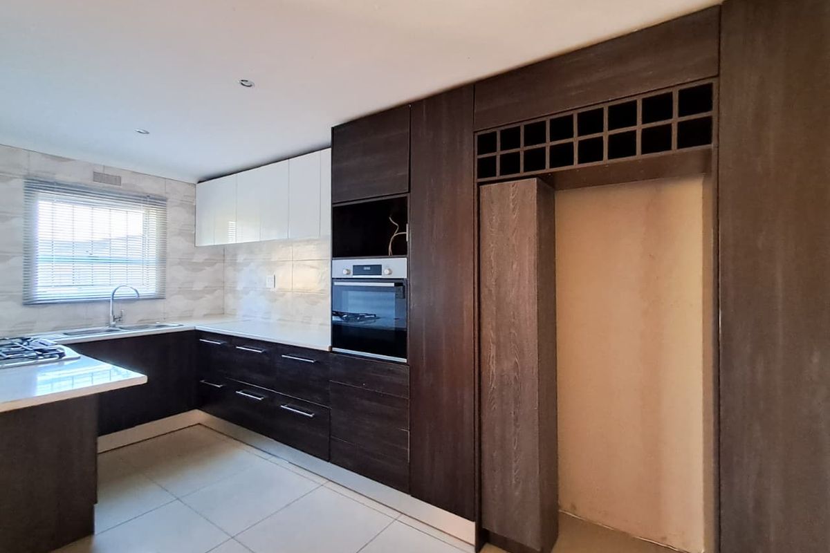 Well-maintained 2-bedroom home in Scottsdene ! - Photo 3