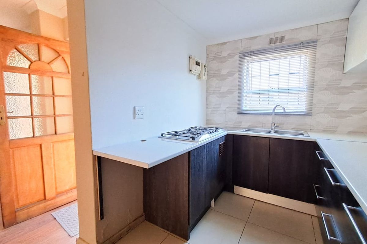 Well-maintained 2-bedroom home in Scottsdene ! - Photo 5
