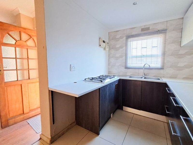 Well-maintained 2-bedroom home in Scottsdene ! - Photo 5