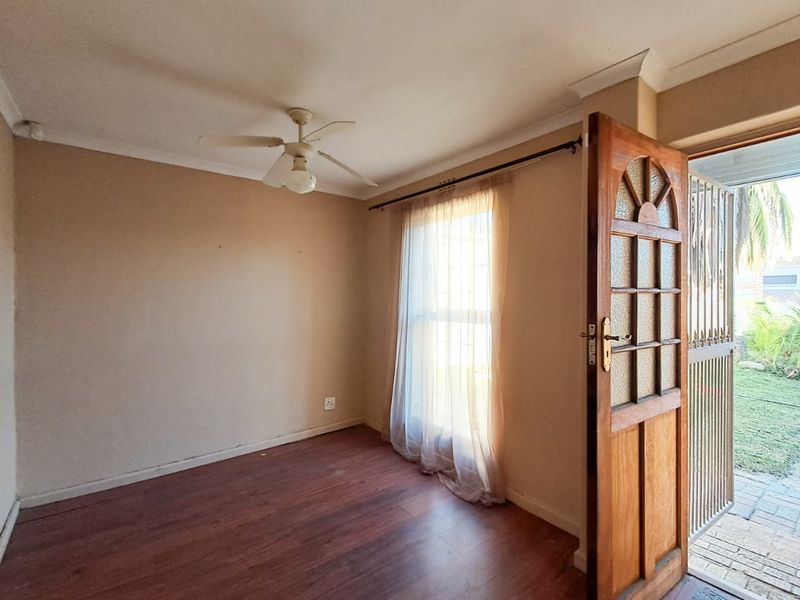 Well-maintained 2-bedroom home in Scottsdene ! - Photo 9