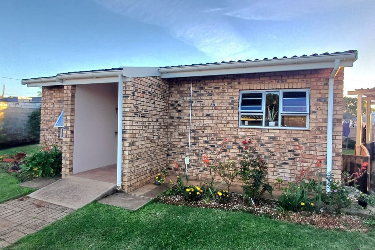 Townhouse for sale in Bothasrus, Despatch. - Photo 3