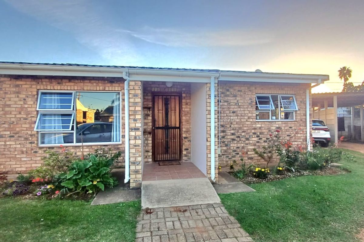 Townhouse for sale in Bothasrus, Despatch. - Photo 5