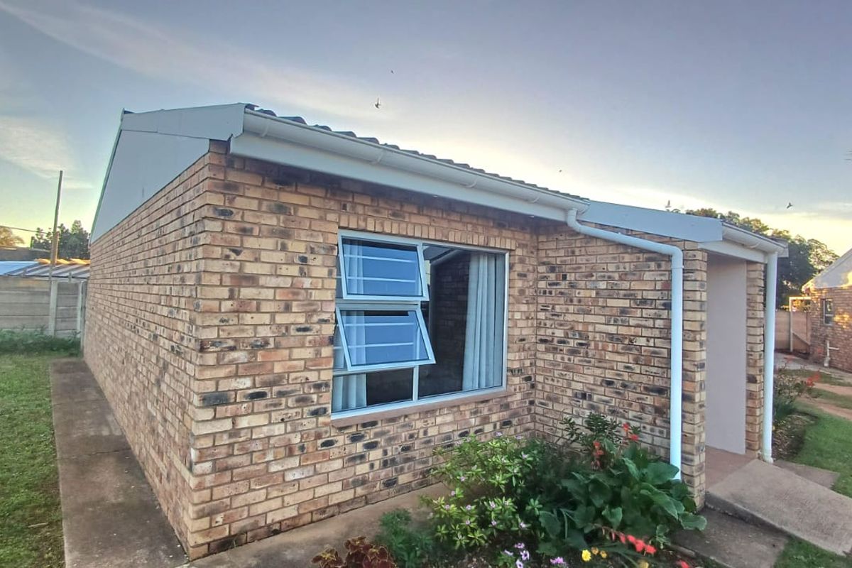 Townhouse for sale in Bothasrus, Despatch. - Photo 4
