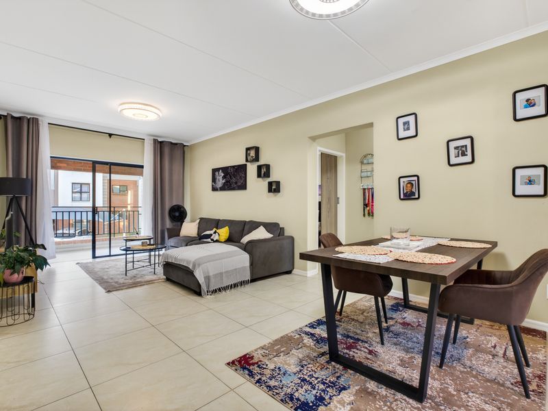 Modern 3 Bed, 2 Bath Unit for Sale in  Canvas 82 Estate, North Riding - Photo 2