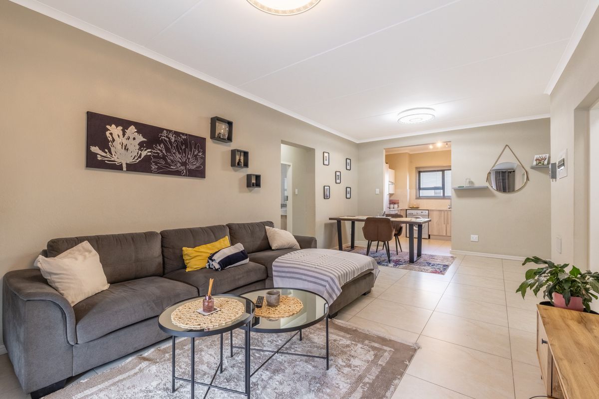 Modern 3 Bed, 2 Bath Unit for Sale in  Canvas 82 Estate, North Riding - Photo 4