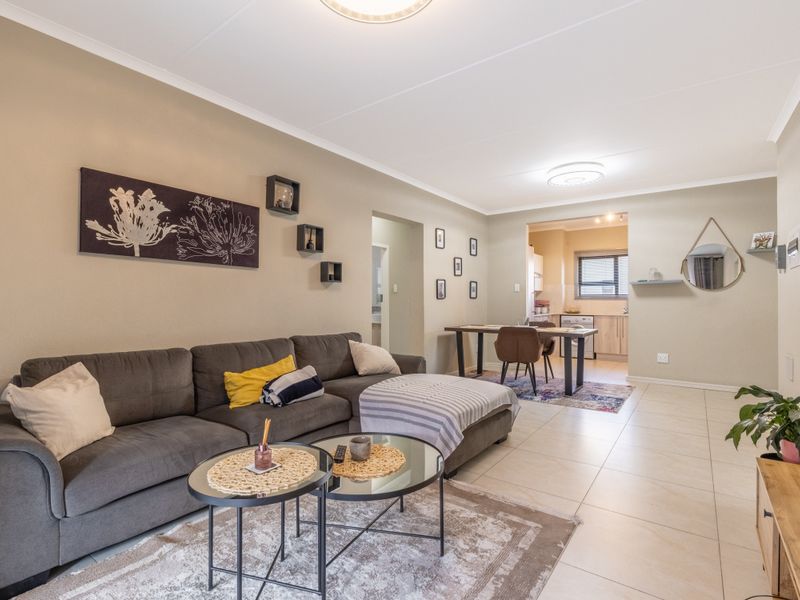 Modern 3 Bed, 2 Bath Unit for Sale in  Canvas 82 Estate, North Riding - Photo 4