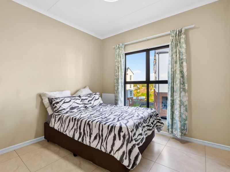Modern 3 Bed, 2 Bath Unit for Sale in  Canvas 82 Estate, North Riding - Photo 10