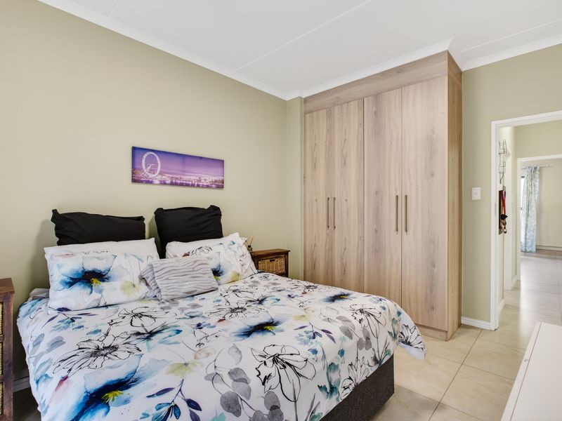 Modern 3 Bed, 2 Bath Unit for Sale in  Canvas 82 Estate, North Riding - Photo 8
