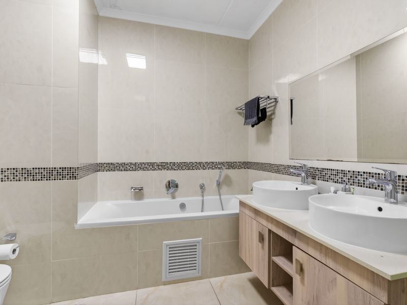 Modern 3 Bed, 2 Bath Unit for Sale in  Canvas 82 Estate, North Riding - Photo 6